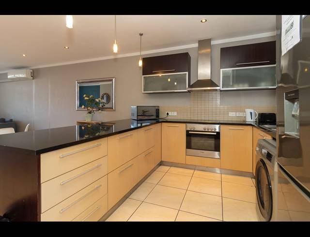2 BEDROOM APARTMENT FOR SALE IN CAPE TOWN CITY CENTRE